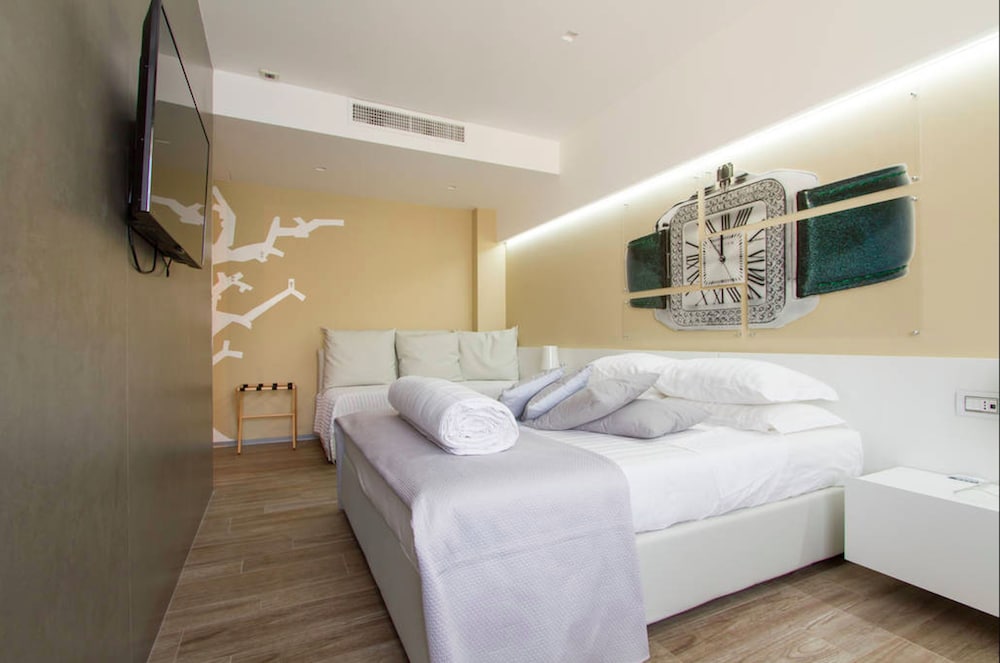 Triple Room (Cartier)