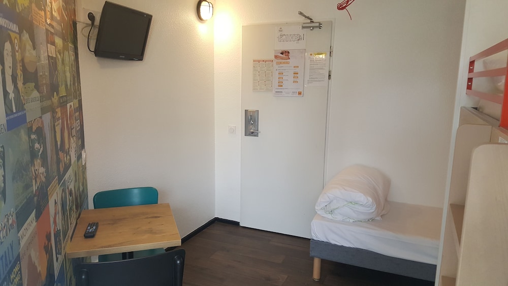 Room, 3 Twin Beds, Private Bathroom (Cabrio) photo 3