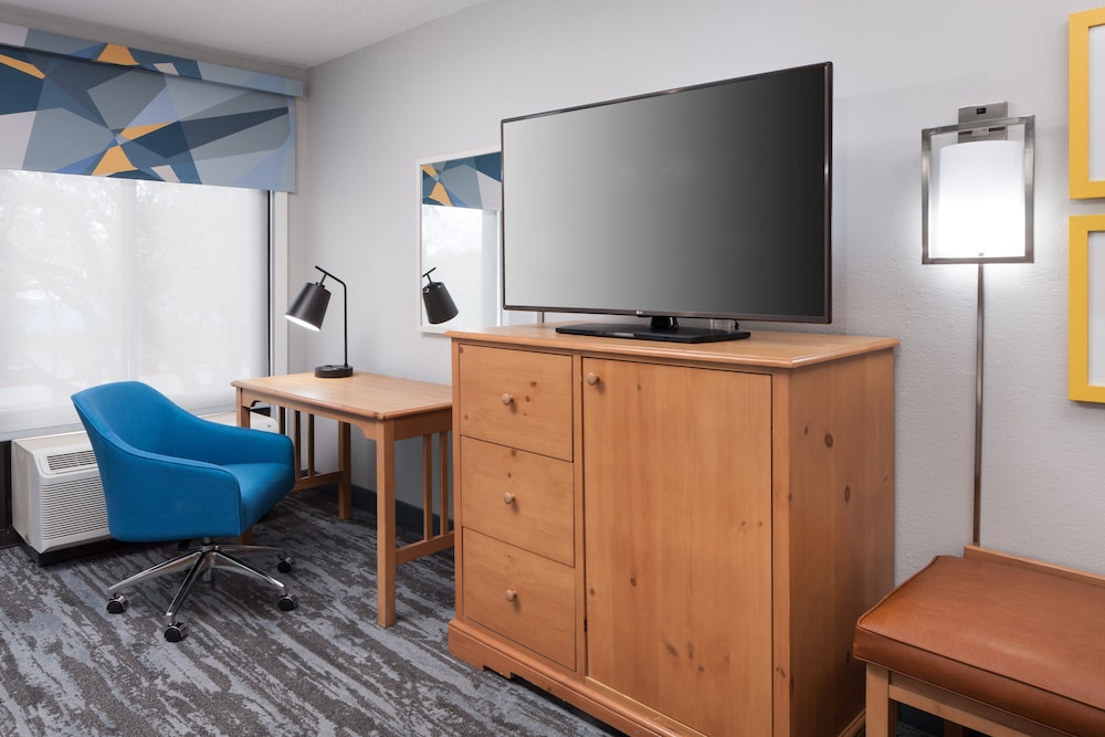Standard room with king bed - Photo 4