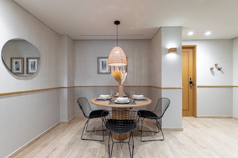 Premium Apartment with Balcony - Photo 8