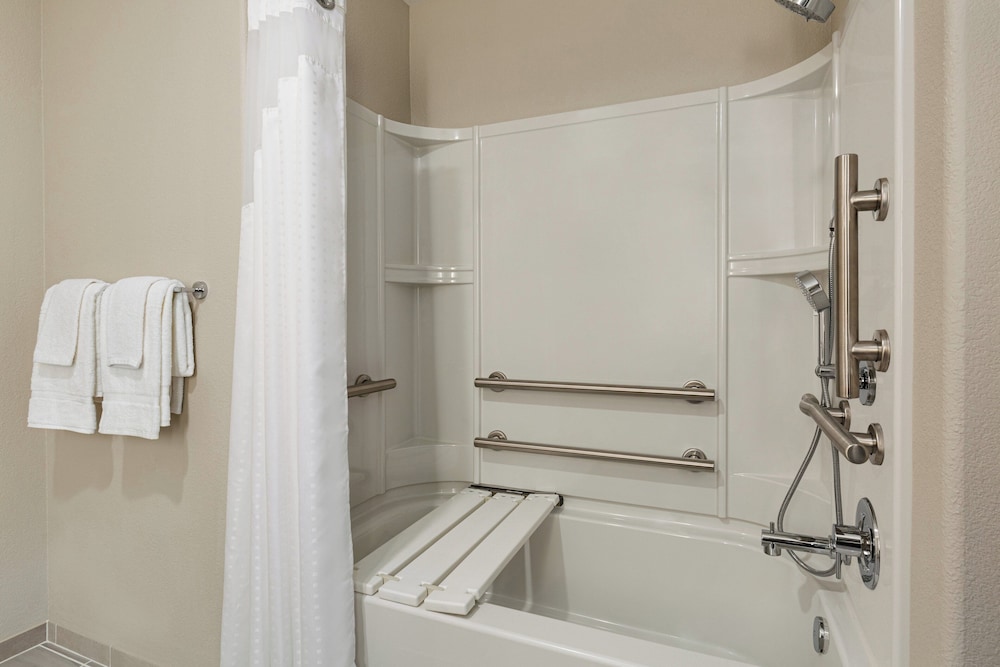 Suite, 2 Queen Beds, Accessible, Non Smoking (Communications) - Photo 6