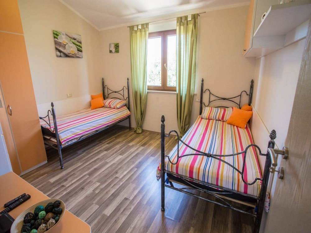 Apartment (Two bedroom Apartment with Balcony an)