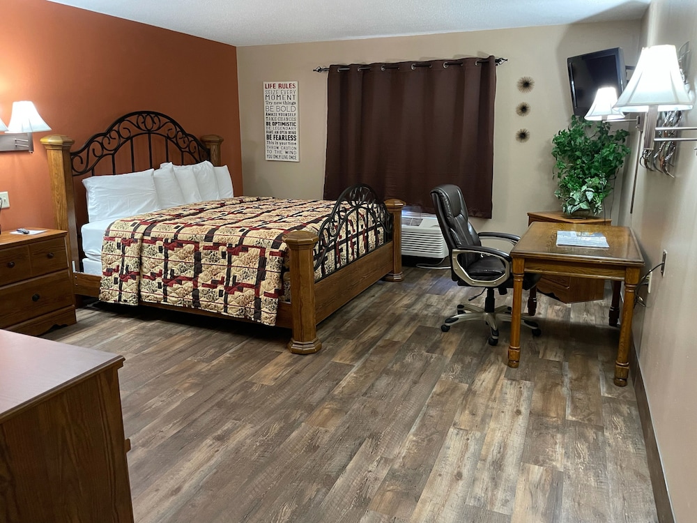 Standard Room, 1 King Bed photo 3