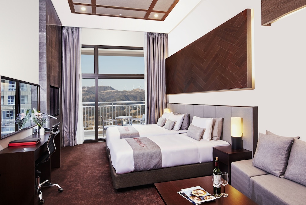Suite, Multiple Beds, Non Smoking