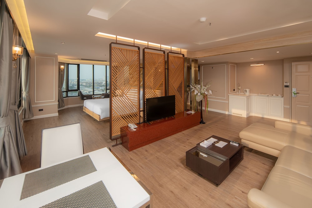 Alexander Suite photo 2