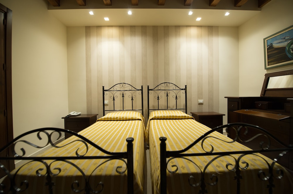 Double or Twin Room, 1 Bedroom, Smoking