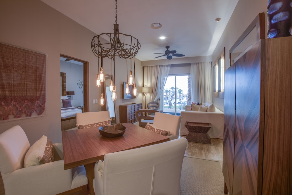 Towers Ocean View Suite with Butler Service - Photo 2