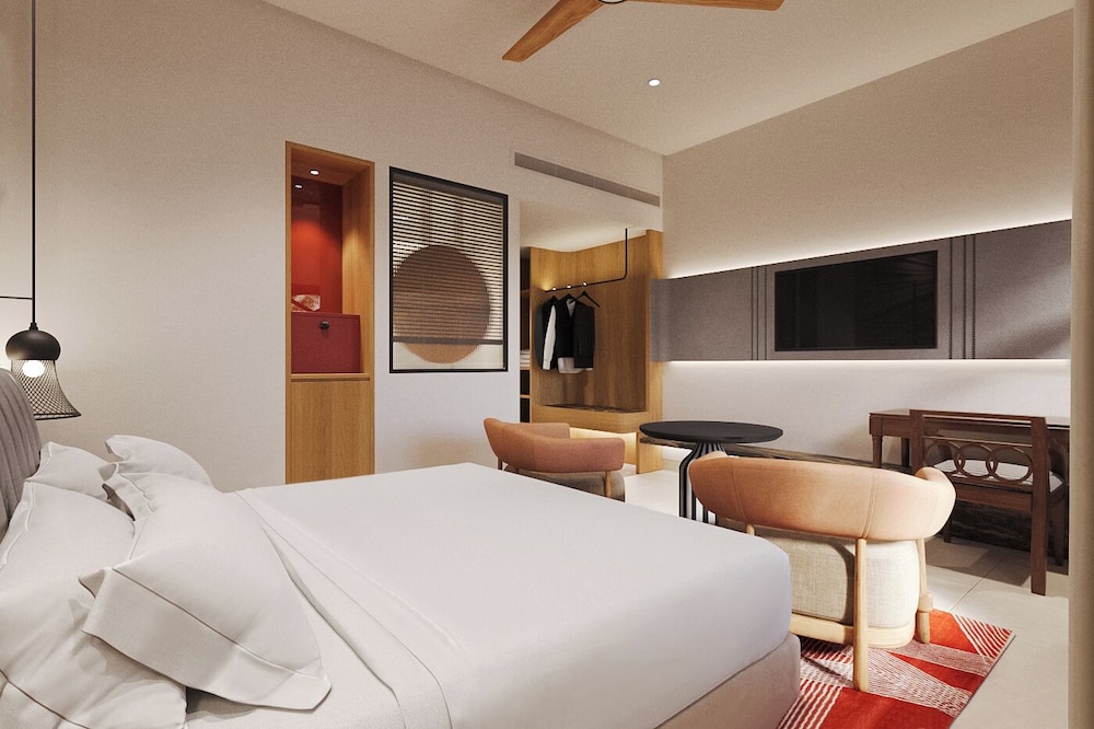 Premium Room, 1 King Bed, Balcony, Garden View photo 2