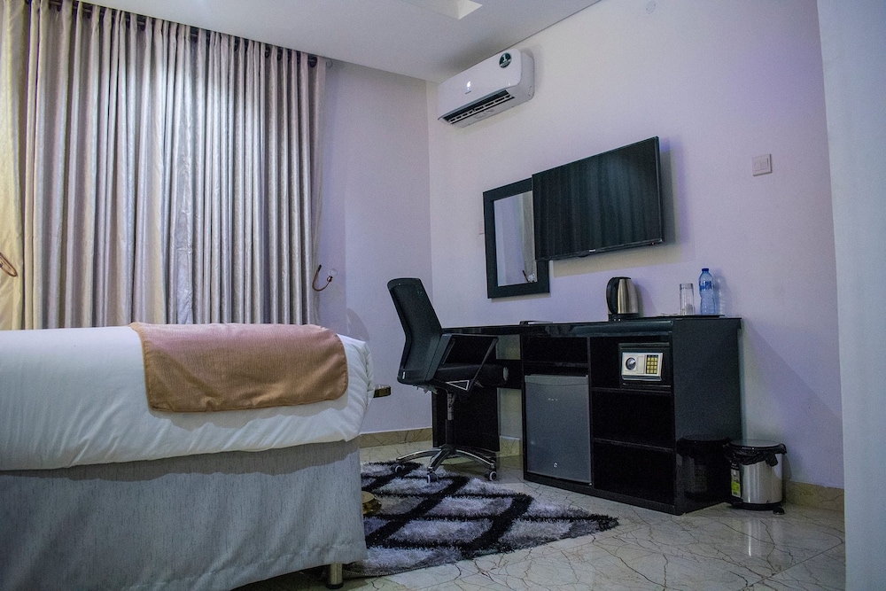 Deluxe Room - Photo 3