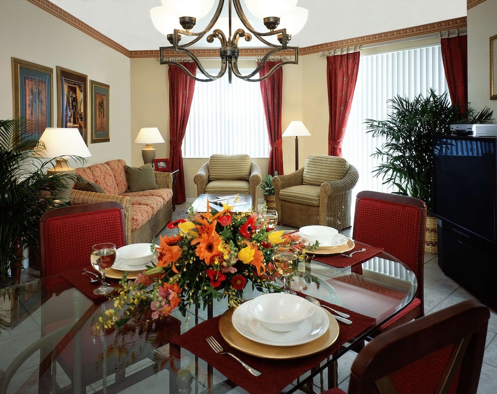 Queen One Bedroom Suite - Photo 3