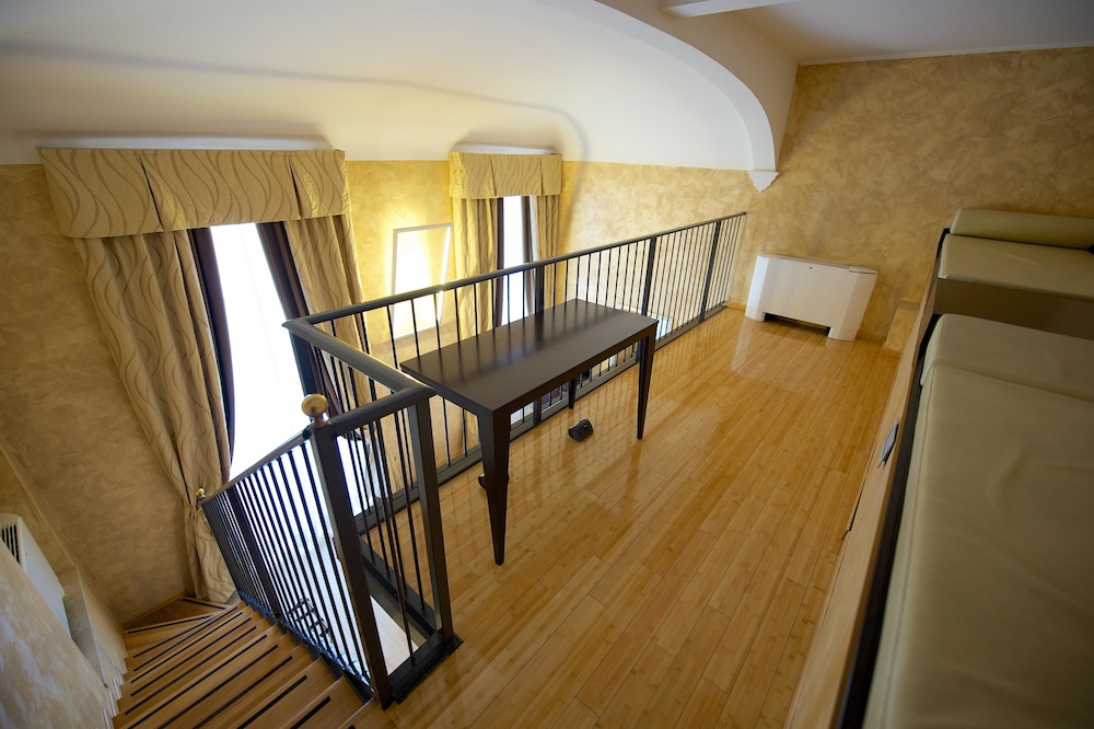 Family Room, Multiple Beds, Non Smoking, Mezzanine (Larger Room) - Photo 5