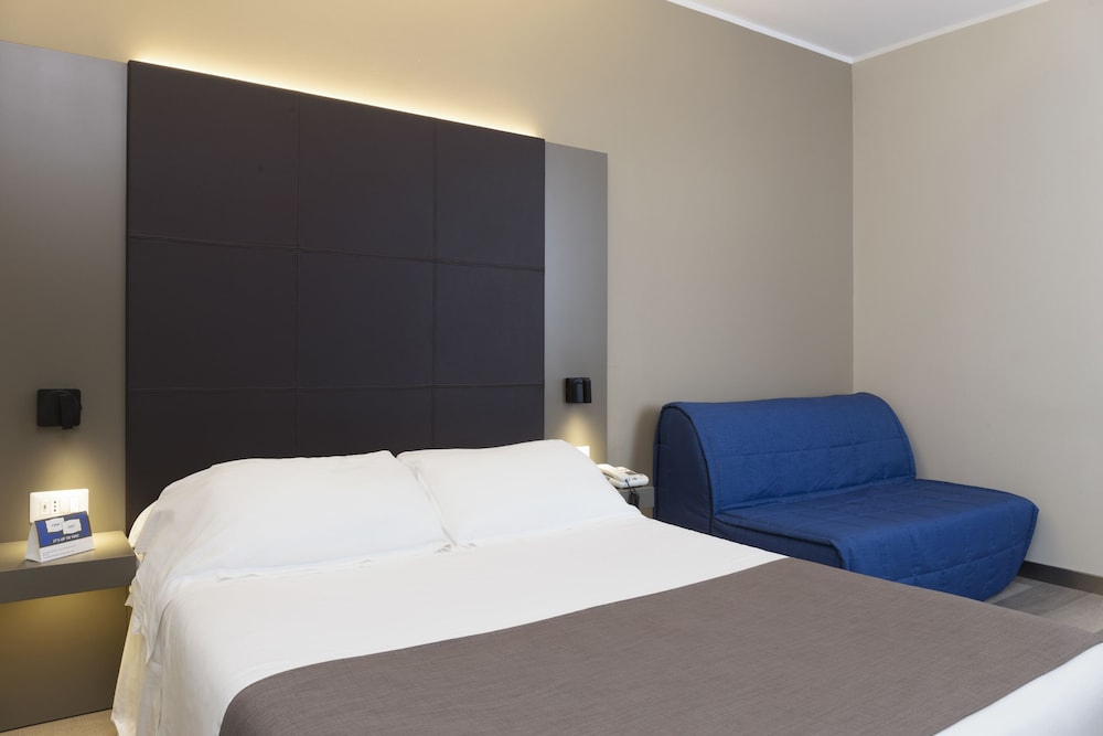 Superior Quadruple Room - Photo 6