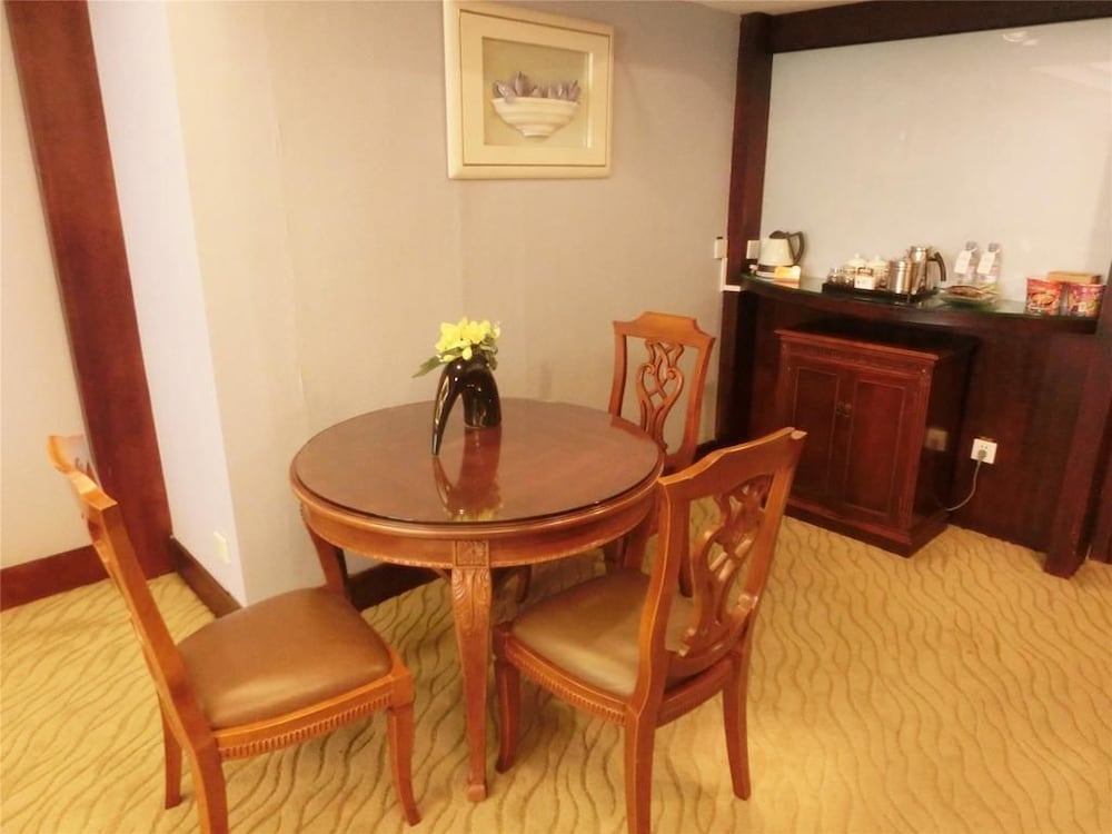 Commercial Suite photo 3