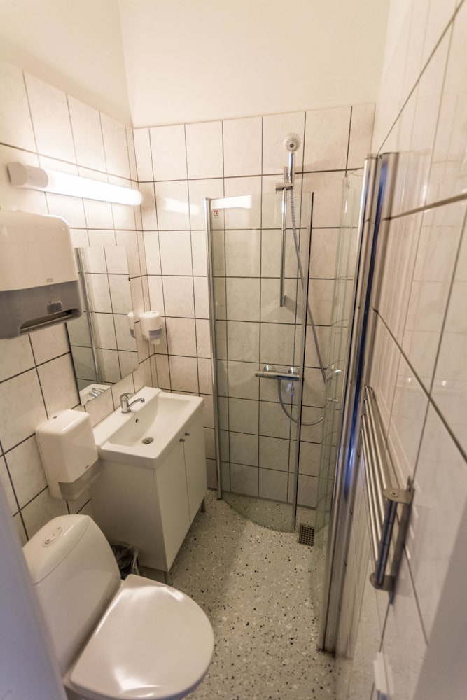Standard Room (4 person) photo 2