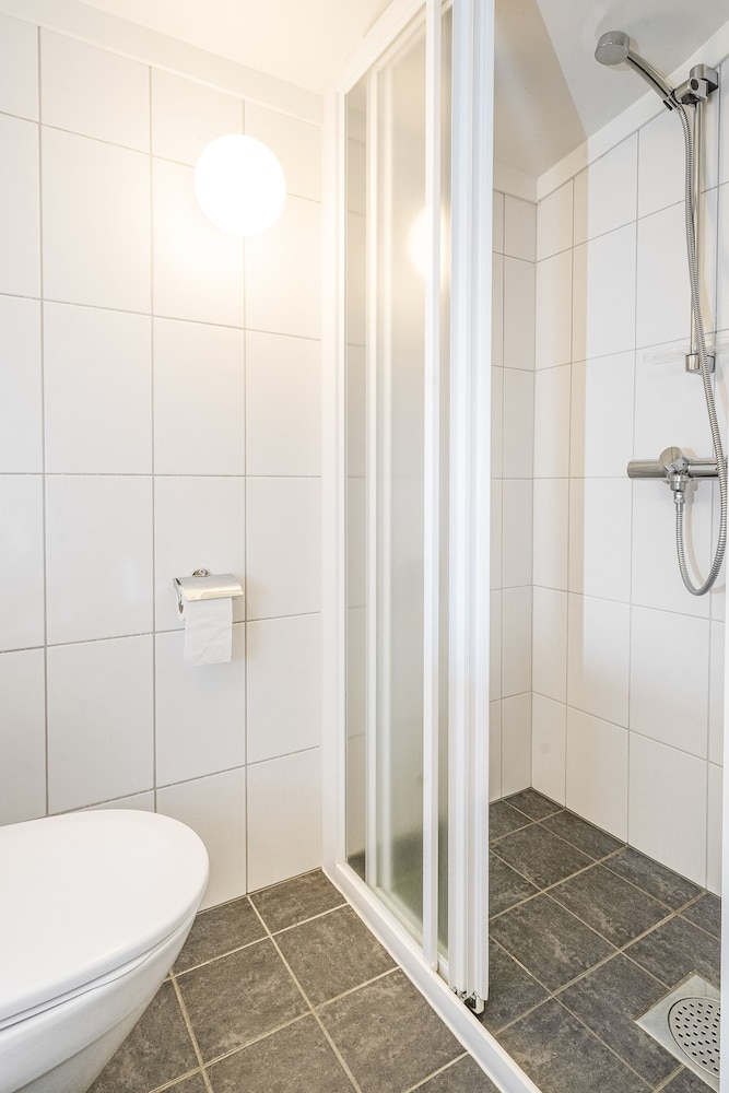 Standard Twin Room - Photo 4