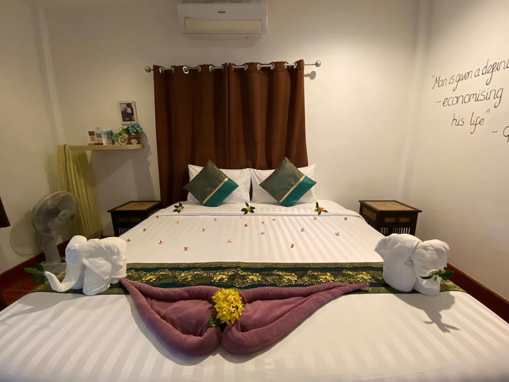 Deluxe Double or Twin Room, Balcony, Partial Sea View