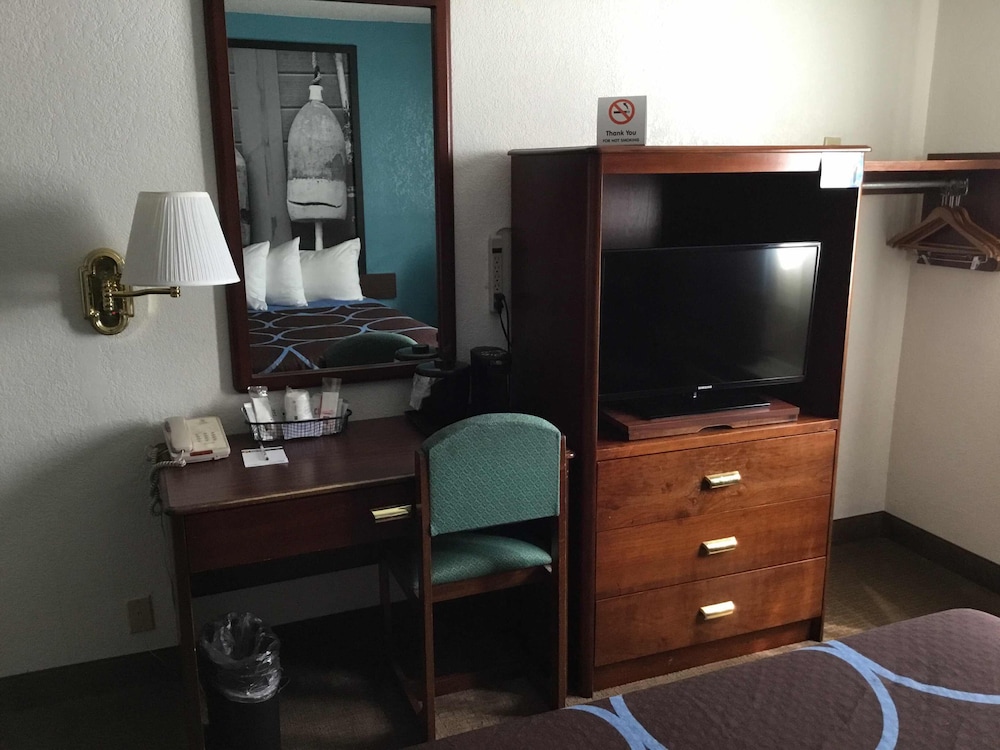 Standard Room, 1 King Bed photo 3