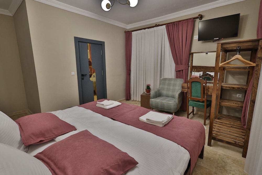 Junior Double or Twin Room, Garden View photo 1