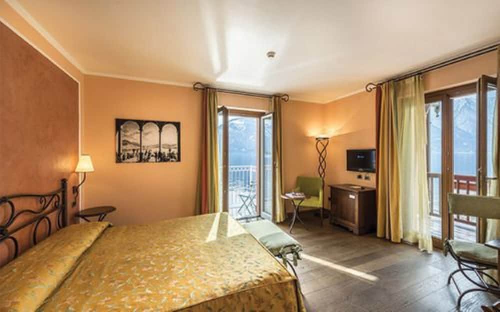 Double Room, Balcony, Lake View (.)
