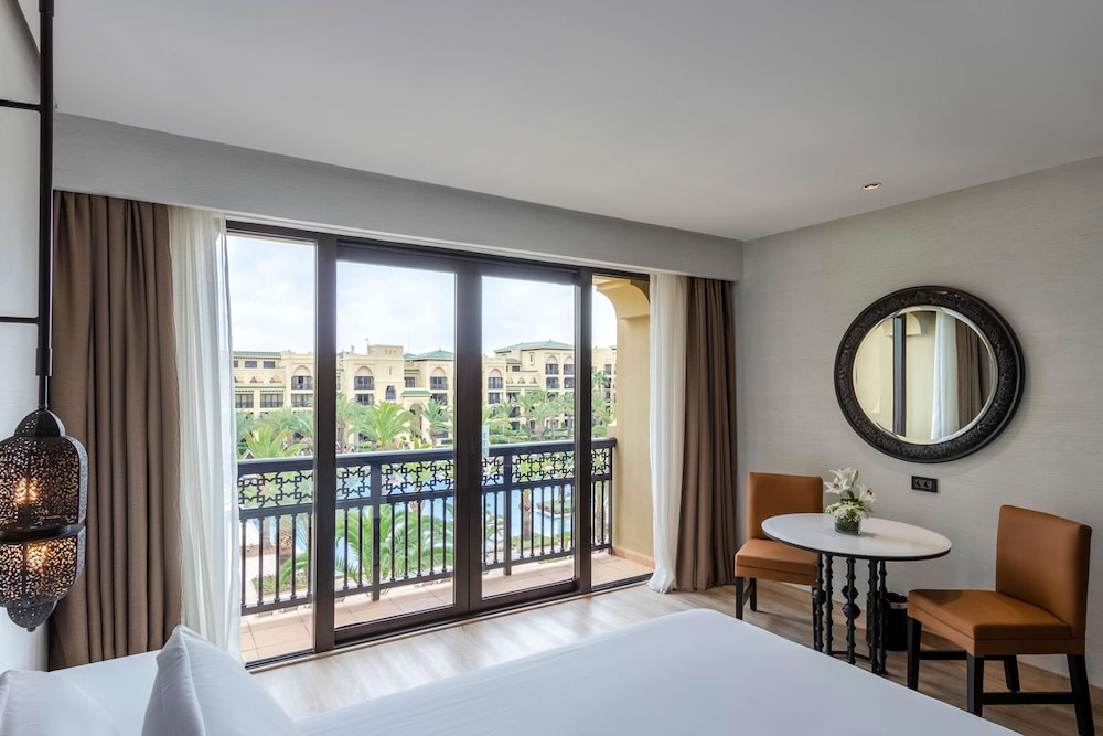 Pool View Family Room photo 3