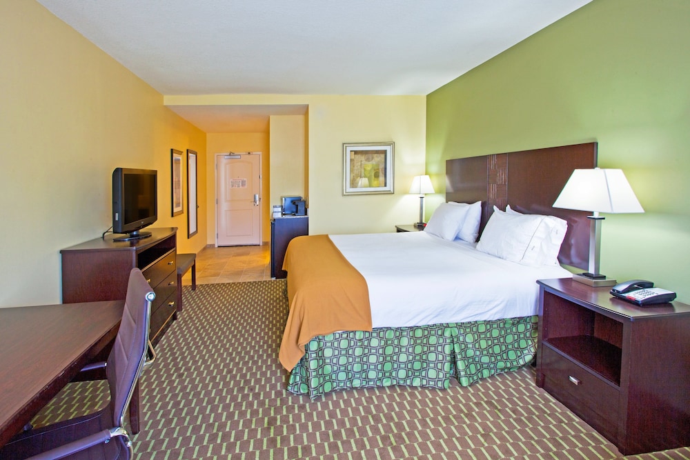 Standard Room, 1 King Bed, Accessible (Communications, Mobility, Access Tub) - Photo 4
