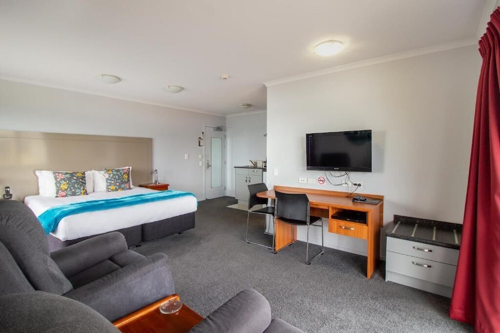 Deluxe Studio Suite