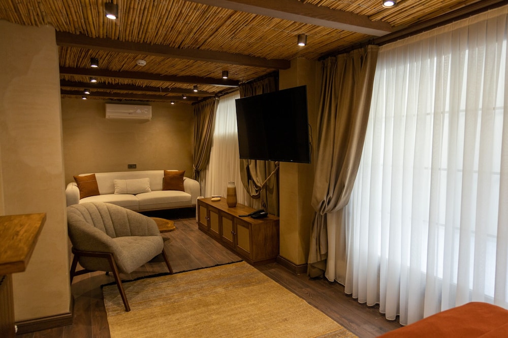 Junior Room, Balcony, Corner