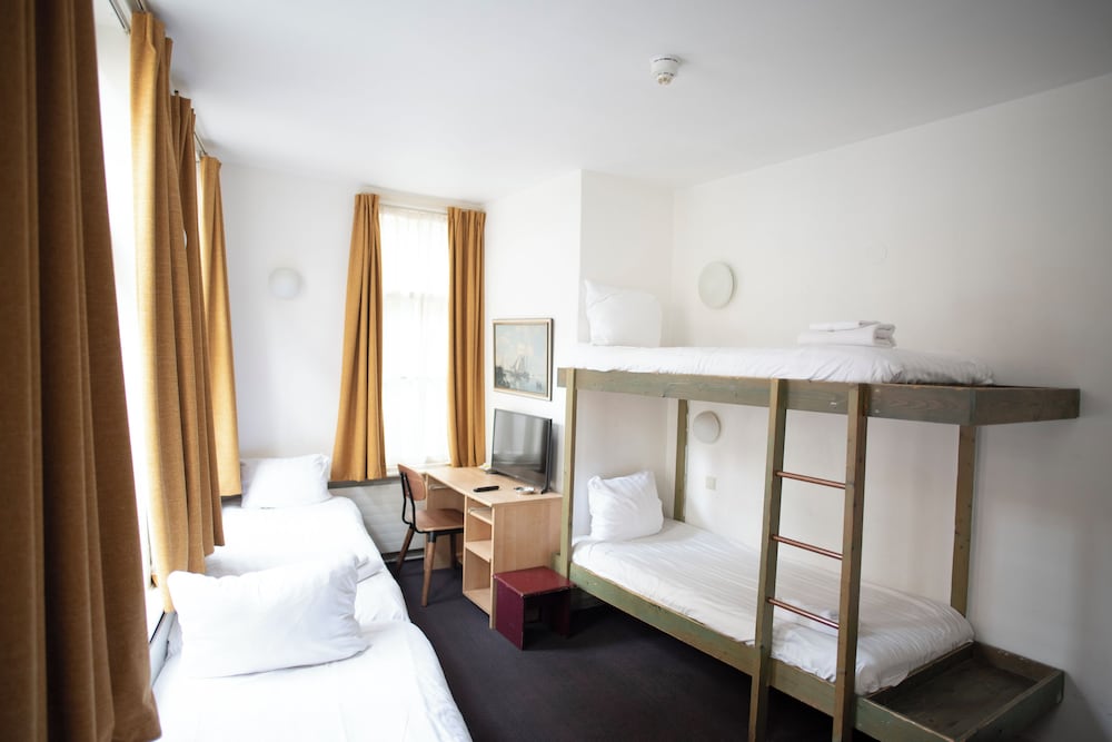 Basic Quadruple Room, Smoking photo 1