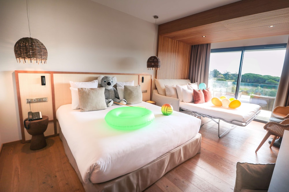 Junior Suite, 1 King Bed with Sofa bed, Balcony, Sea View - Photo 10