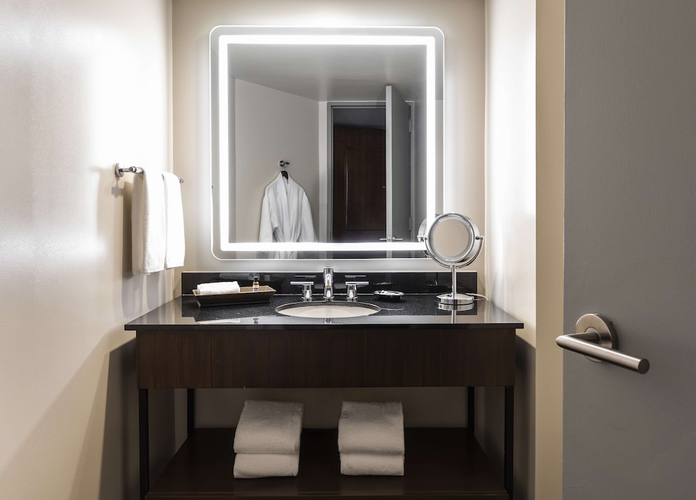 Regency, Suite - Photo 5