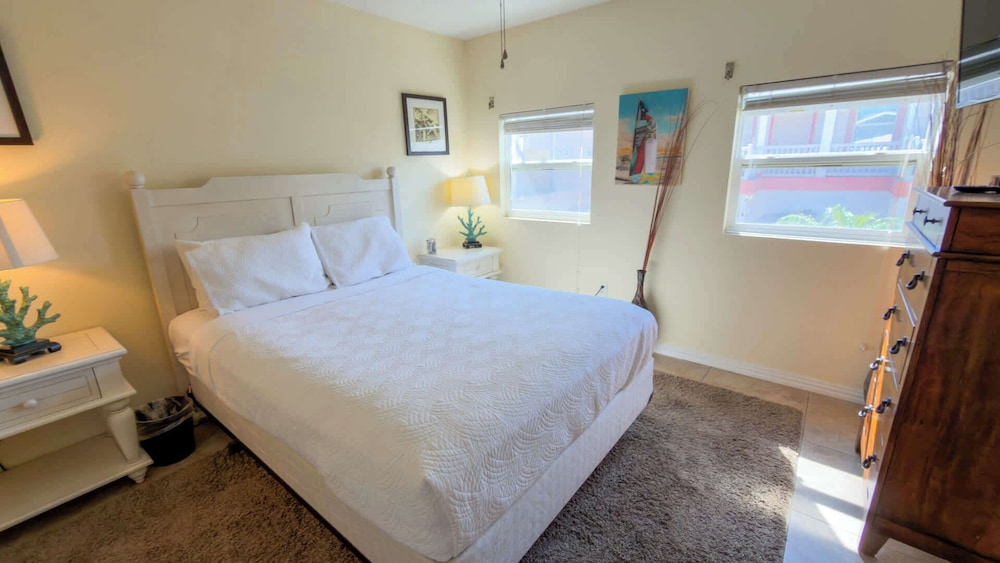 House, Multiple Beds, Patio, Garden View (Pompano Beachview Home)