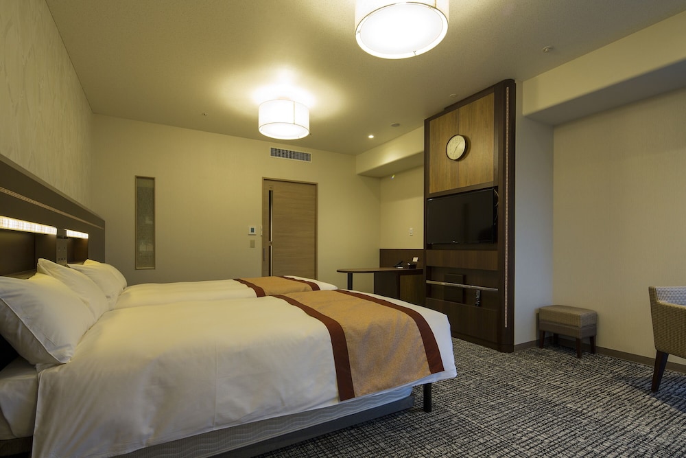 Deluxe Twin Room (Extra beds added for 3-4 adults), Non Smoking (37 sqm) - Photo 4