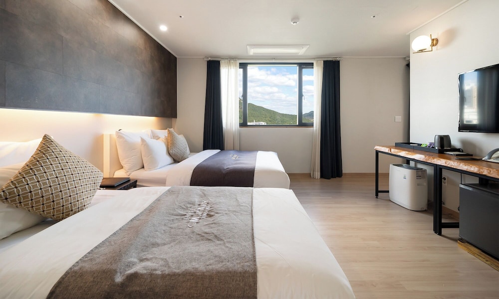 Suite - Photo 10