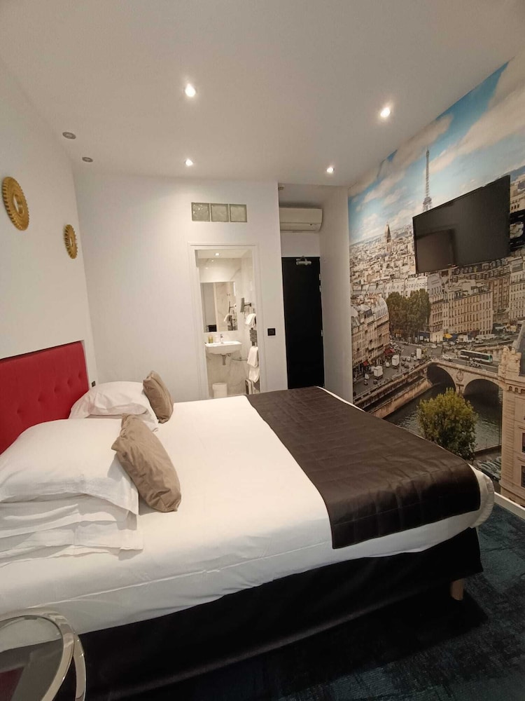 Club Double or Twin Room photo 2