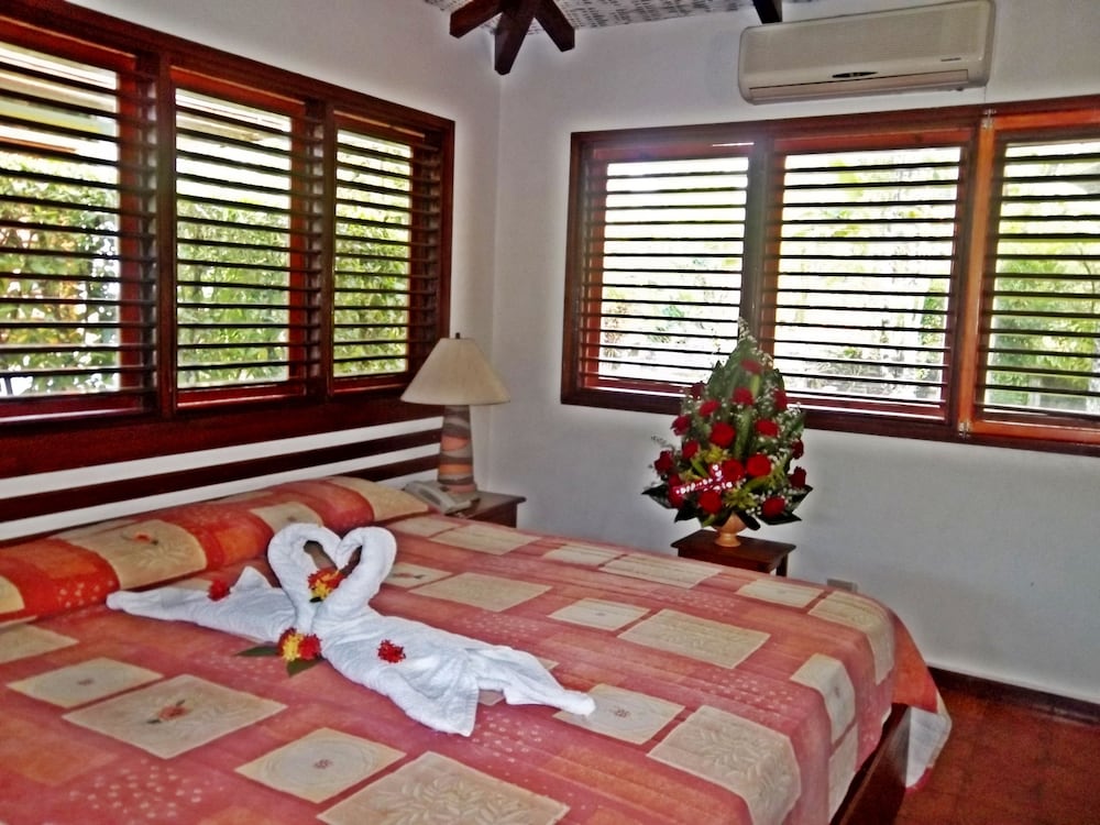 Chambre Double (With Fan)