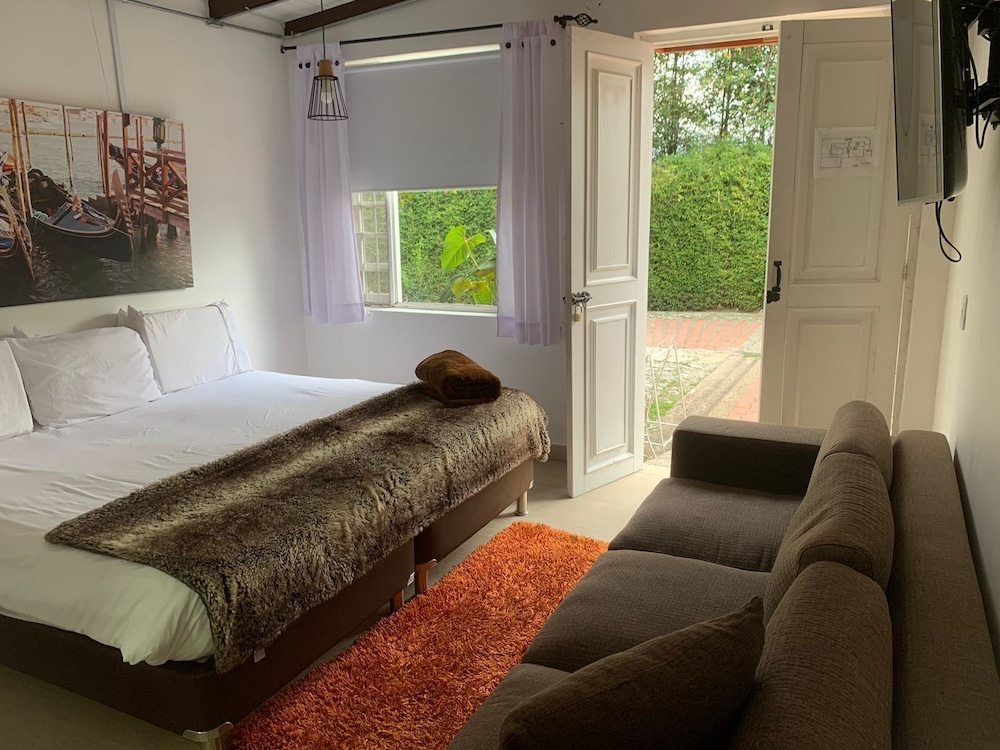 Deluxe Double or Twin Room photo 1