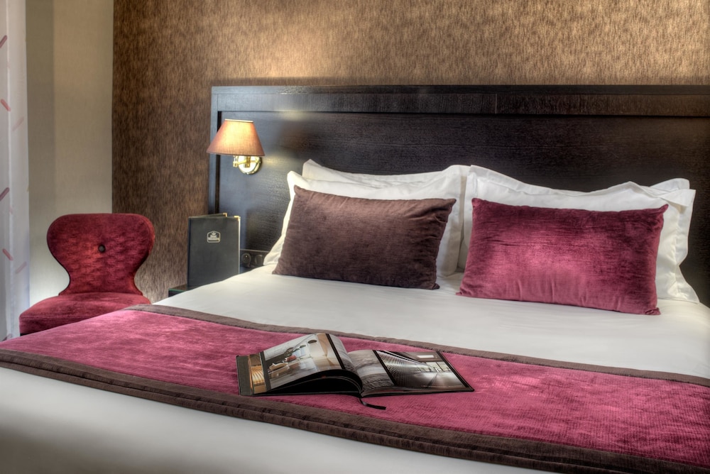 Deluxe Room, 1 Queen Bed - Photo 13