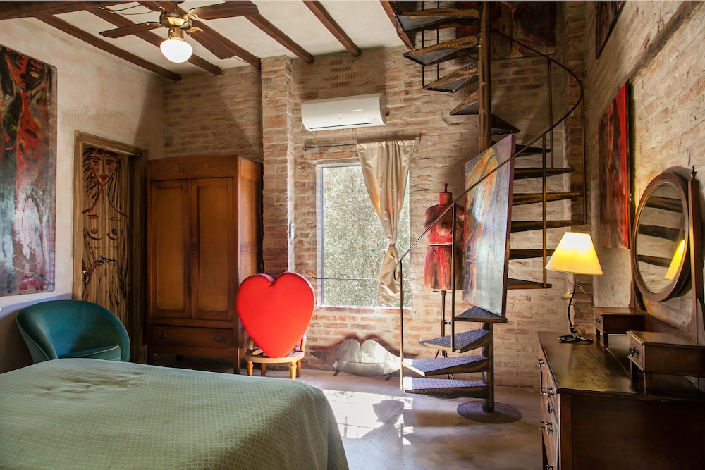Exclusive Suite, Hill View photo 3