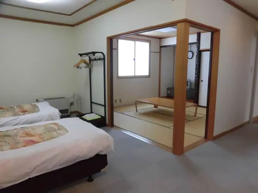 Deluxe Room, Non Smoking, Shared Bathroom photo 1