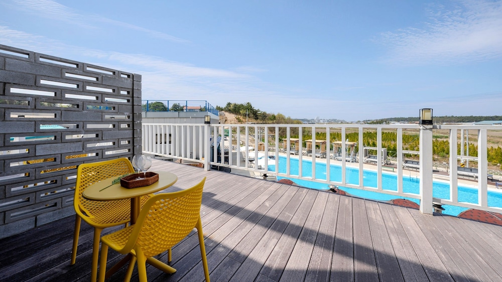 Basic Room, 1 Bedroom (Stay Shod – Deluxe 1F-2 (Pool/Random))