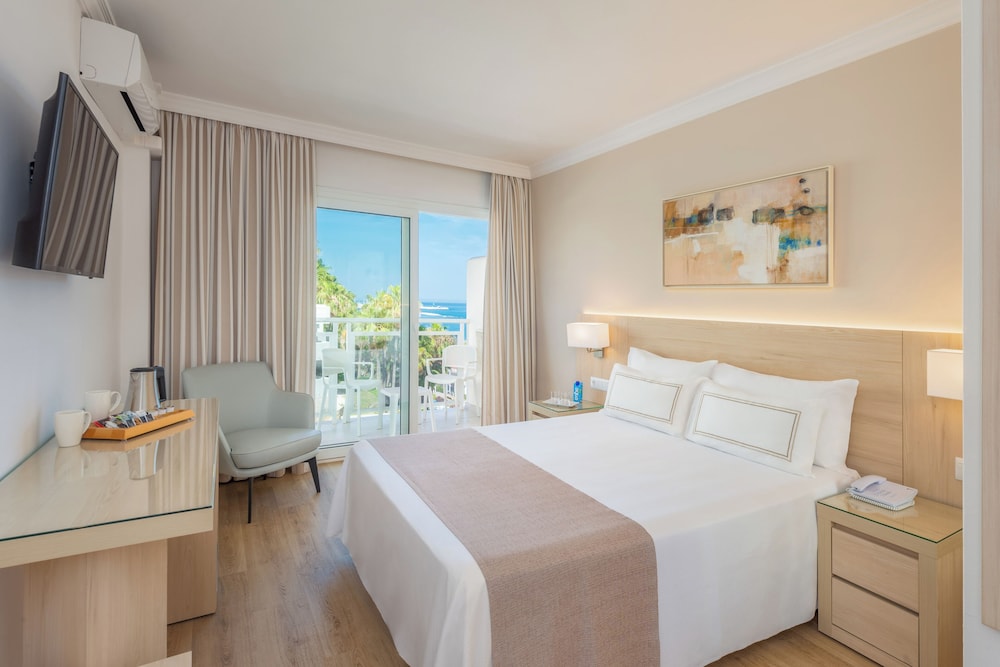 Standard Room (Lateral Sea view (2+1)) - Photo 1
