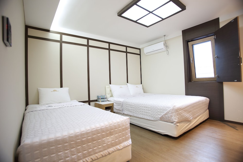 Room, 2 Bedrooms, City View (Adjoining Rooms)