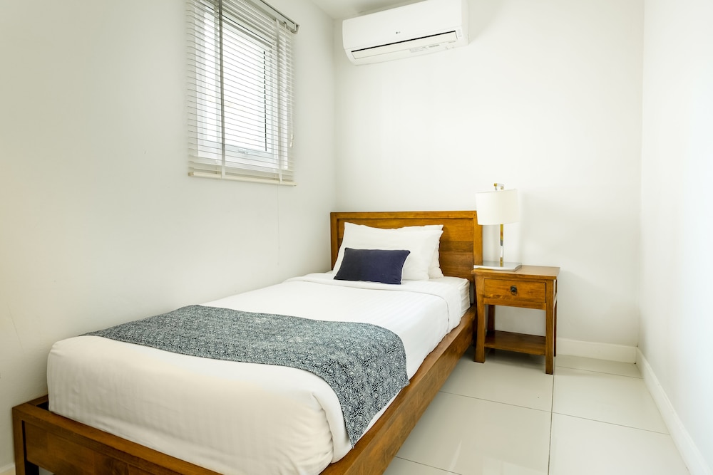 Three Bedroom Townhouse photo 2