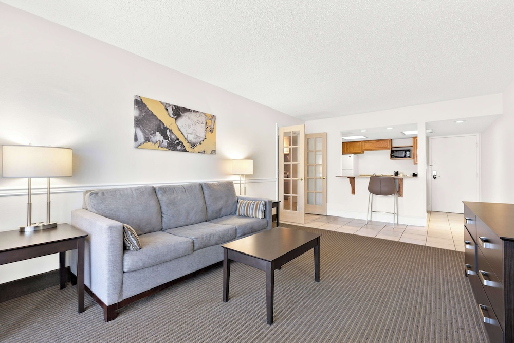 Suite, 1 King Bed, Non Smoking (with Sofabed) - Photo 8