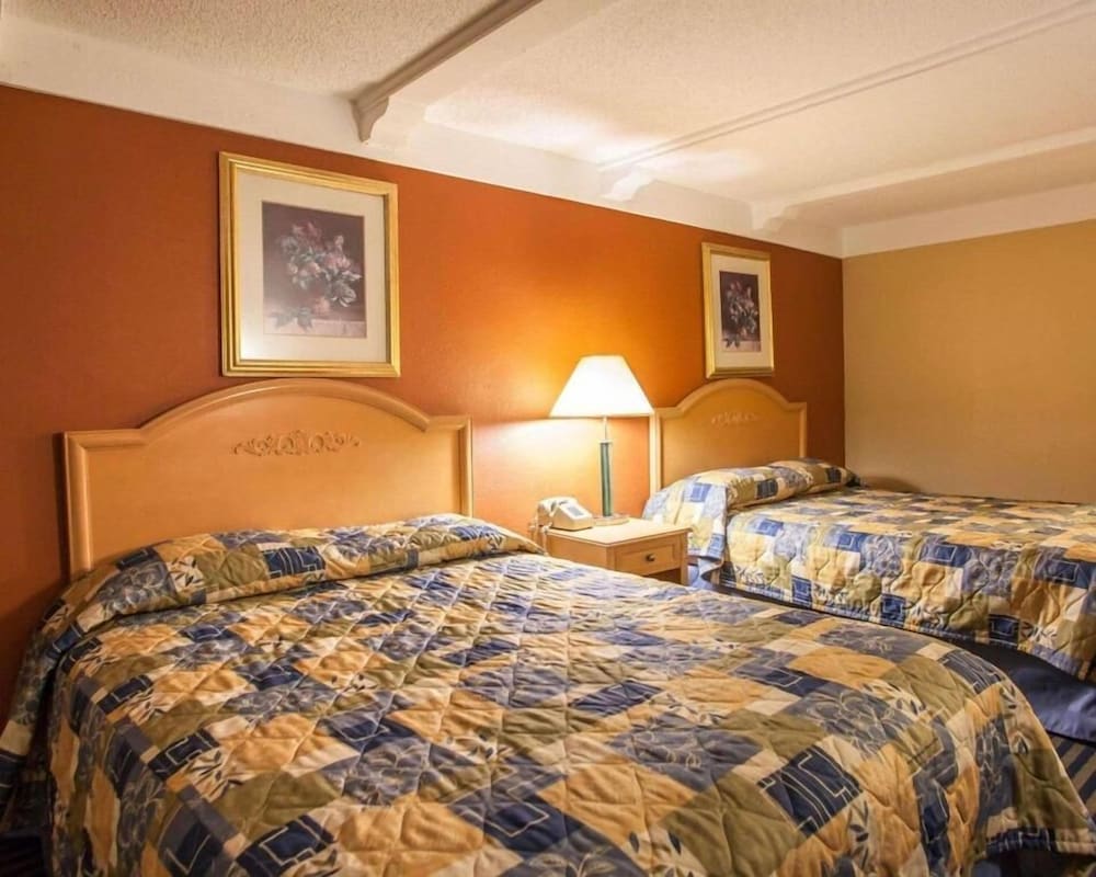 Standard Room, 2 Queen Beds Non Smoking