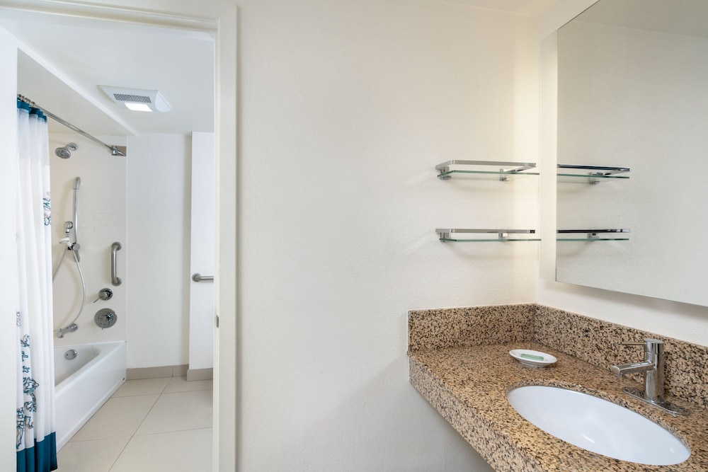 Suite, 1 Bedroom - Photo 6