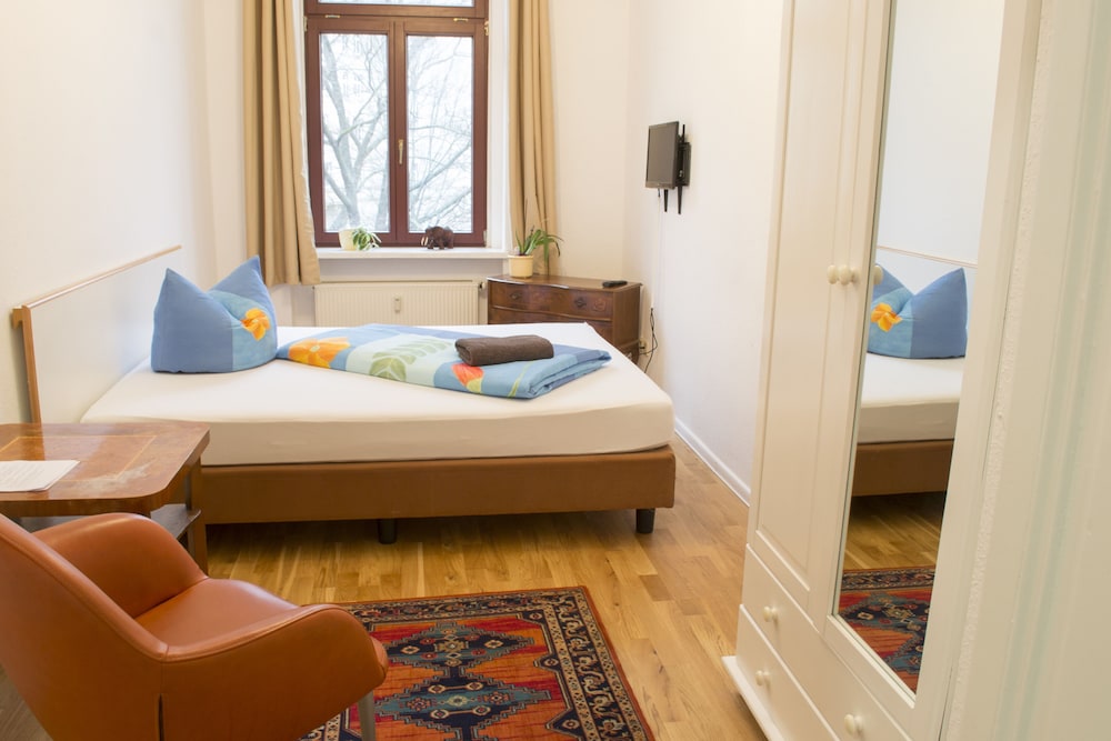 Basic Double Room photo 3