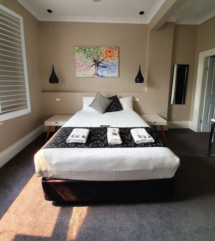 Queen Room 11 Top Floor (Stair Access Only) photo 1