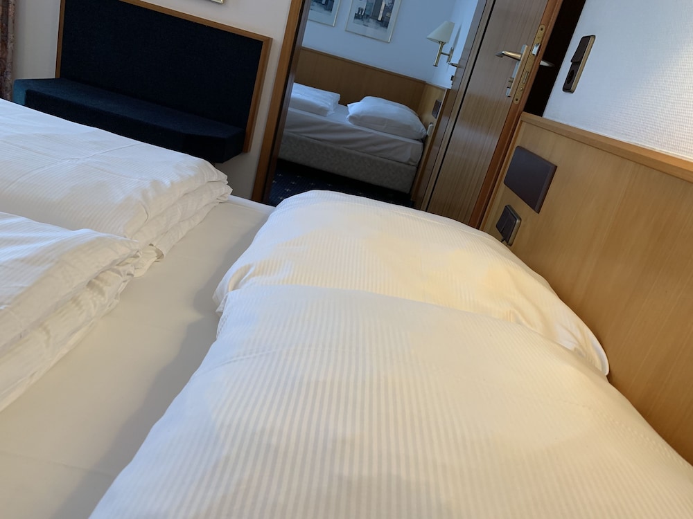 Family Quadruple Room, 2 Queen Beds photo 3