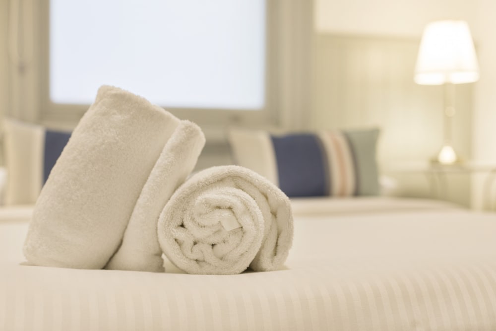 Queen Room, Shared Bathroom thumbnail 5